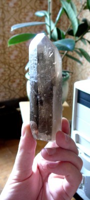 1.Дымчатый кварц,110х35х34 мм, мест.-р.-е Желанное, Приполярный Урал, ест.-е осв.-е..JPG