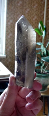 13.Дымчатый кварц,110х35х34 мм, мест.-р.-е Желанное, Приполярный Урал, ест.-е осв.-е..JPG