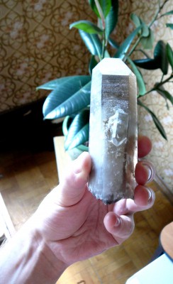 31.Дымчатый кварц,110х35х34 мм, мест.-р.-е Желанное, Приполярный Урал, ест.-е осв.-е..JPG