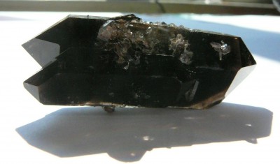 10.Морион,кристалл. М-е Белорецкое, Башкирия, естественное освещение..JPG