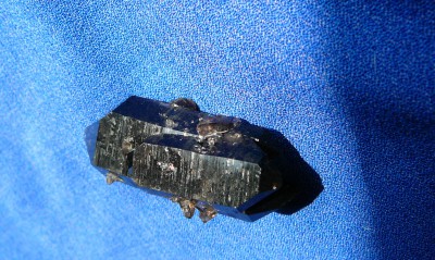 21.Морион,кристалл. М-е Белорецкое, Башкирия, естественное освещение..JPG