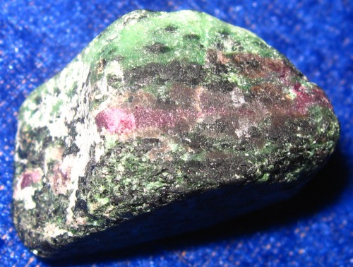 rubin_v_zoizite.jpg